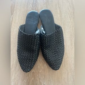Universal Thread Woven Mule